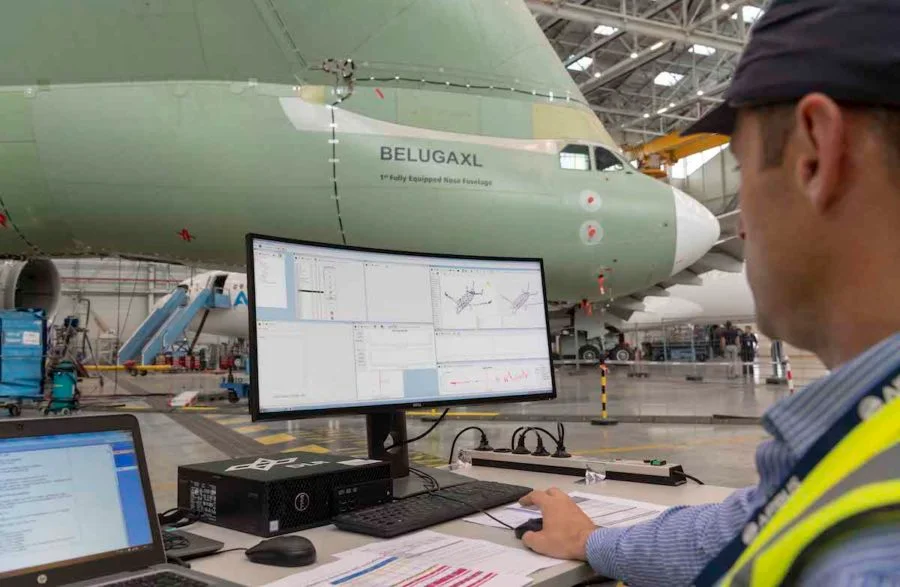 Photo avion Airbus au sol / cockpit